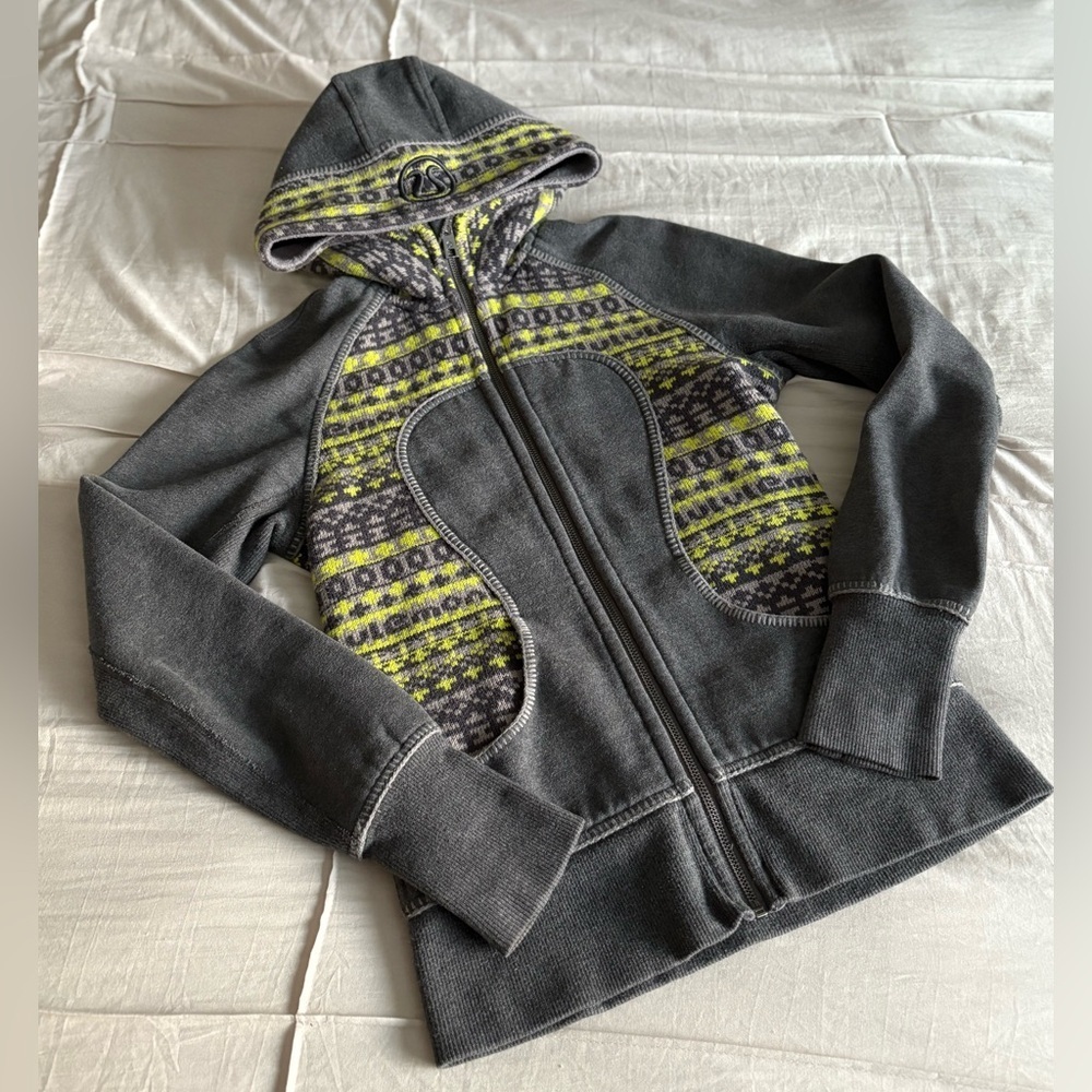 Vintage Lululemon Scuba Hoodie Special Edition Fair Isle Gray & Yellow - Picture 3 of 9